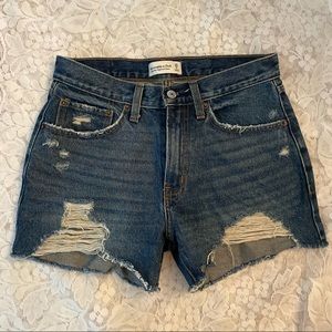 Abercrombie and Fitch mid rise boyfriend short distressed